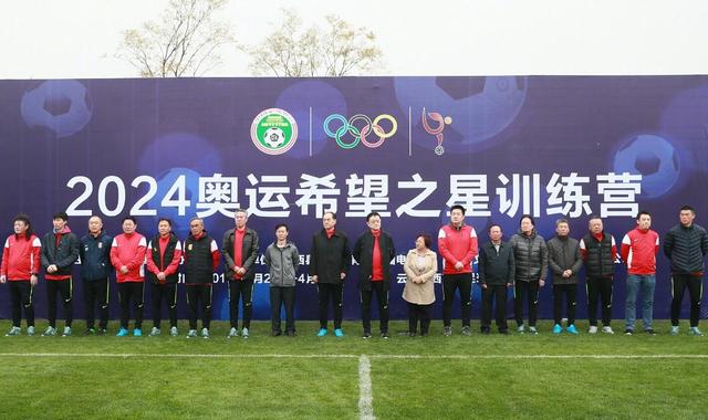 关于通俗黉舍教师成为乌克兰总统的政治笑剧。 他试图在没有“总统特权”的环境下过普通糊口，尽力打造国度的新面孔，并与赃官贪吏作斗争。